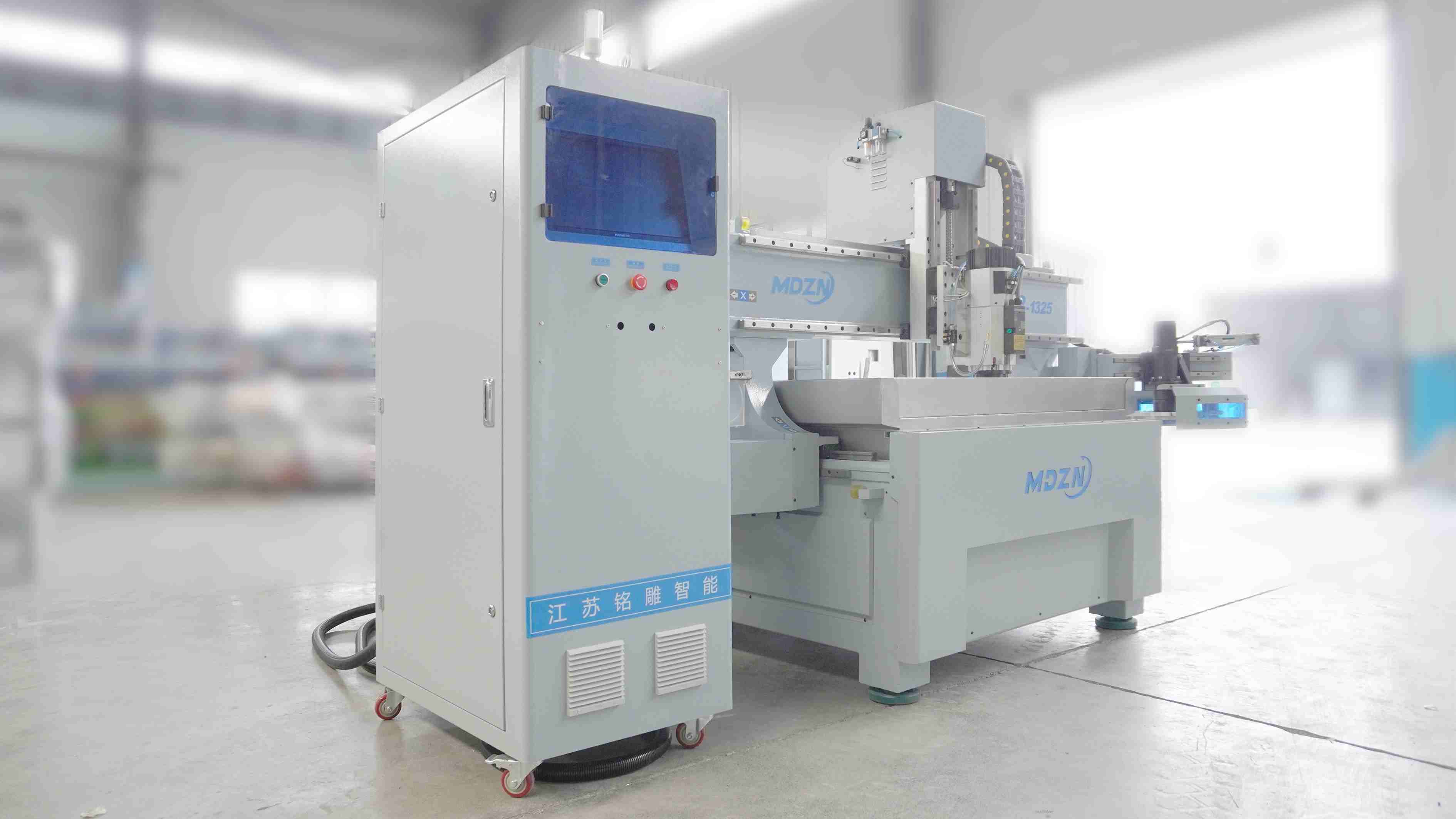 ماكينة تشكيل المعادن CNC طراز M8-1325