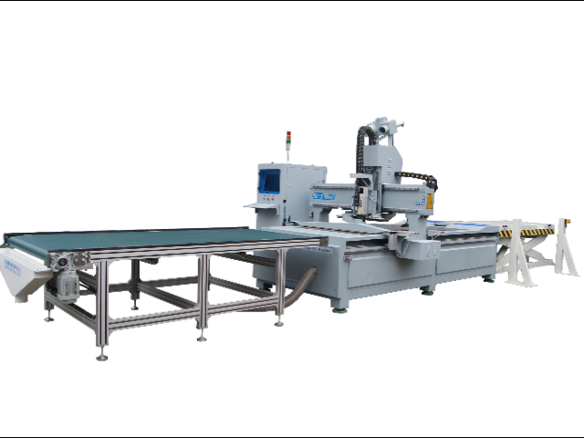 جهاز توجيه CNC M8 مزود بنظام تحميل وتفريغ تلقائي للألواح الخشبية