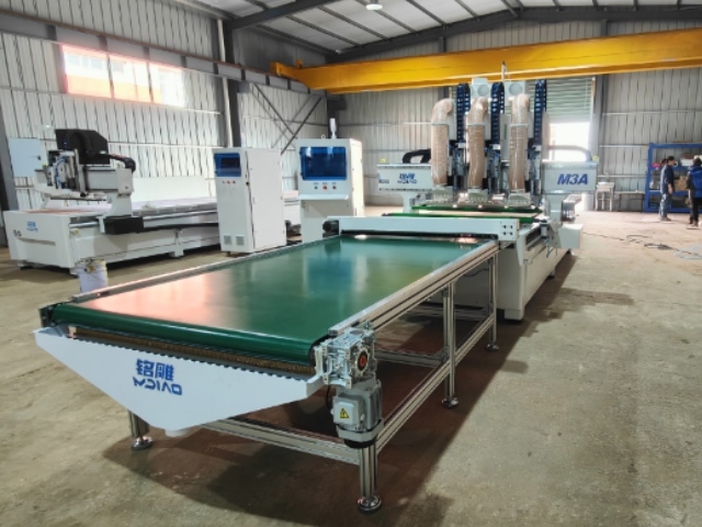 جهاز توجيه CNC طراز M3-12 بثلاثة محاور دوران رئيسية ومخزن أدوات خطي يتسع لـ 12 أداة