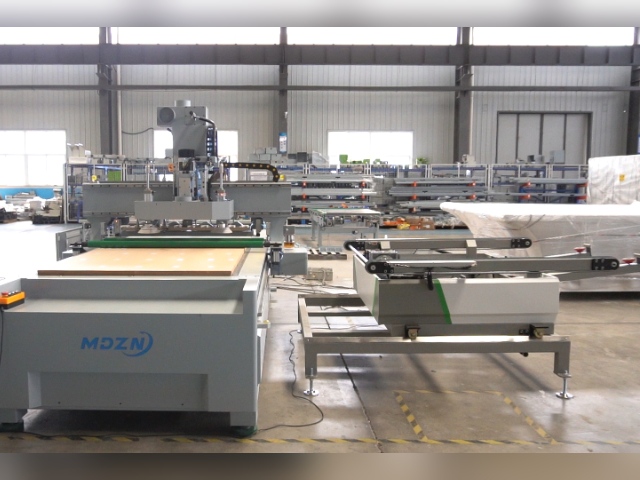 جهاز توجيه CNC M12 ومعدات قلب أوتوماتيكية