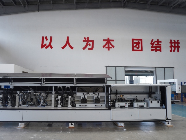 ماكينة لصق حواف الليزر 962P LHD مع وظيفة المحاذاة الأفقية