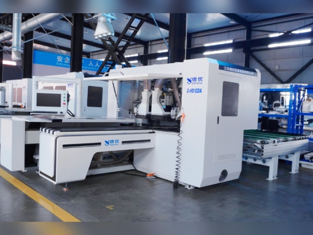 أيهما أفضل، نظام التحكم الرقمي الحاسوبي (CNC) أم نظام التحكم المنطقي القابل للبرمجة (PLC)؟