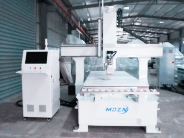 مركز تشغيل رباعي المحاور M-BP1200