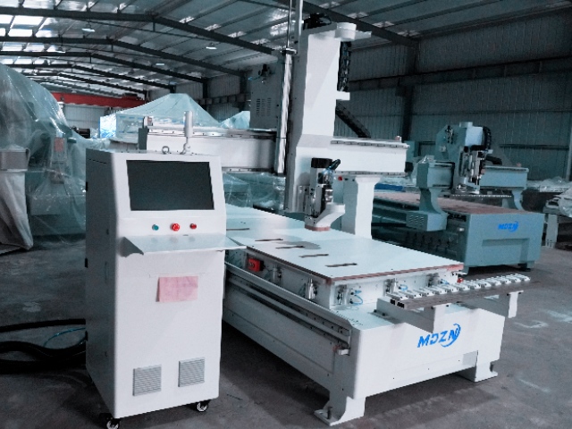 مركز تشغيل رباعي المحاور M-BP1200