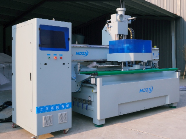 جهاز توجيه CNC M8 (6 × 10) مزود بمغير أدوات أوتوماتيكي بـ 8 محطات