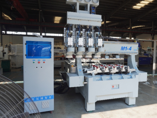 ماكينة طحن CNC لتشكيل قطاعات الألمنيوم الصناعية